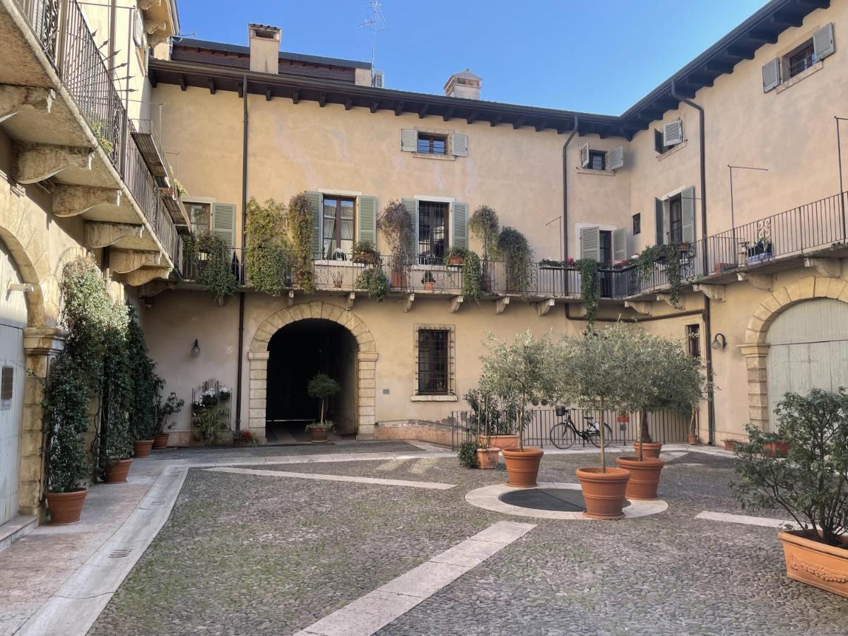 Antiche Colonne Suite Verona Luaran gambar